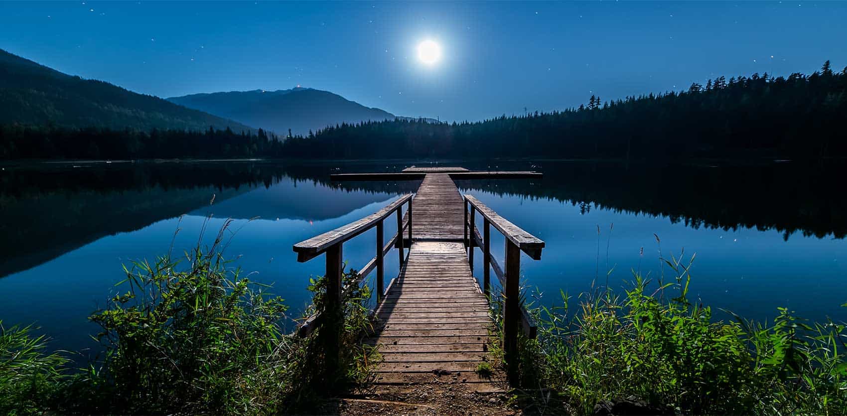 Intestazione pagina di Martina. Ponte di legno su lago